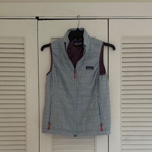 Patagonia Light Gray Quilted Vest with Red Zipper